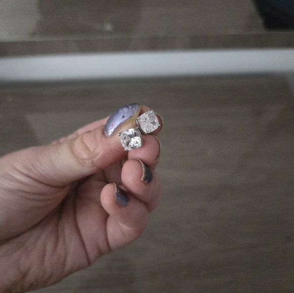 Earring Set - Picture 6 of 12